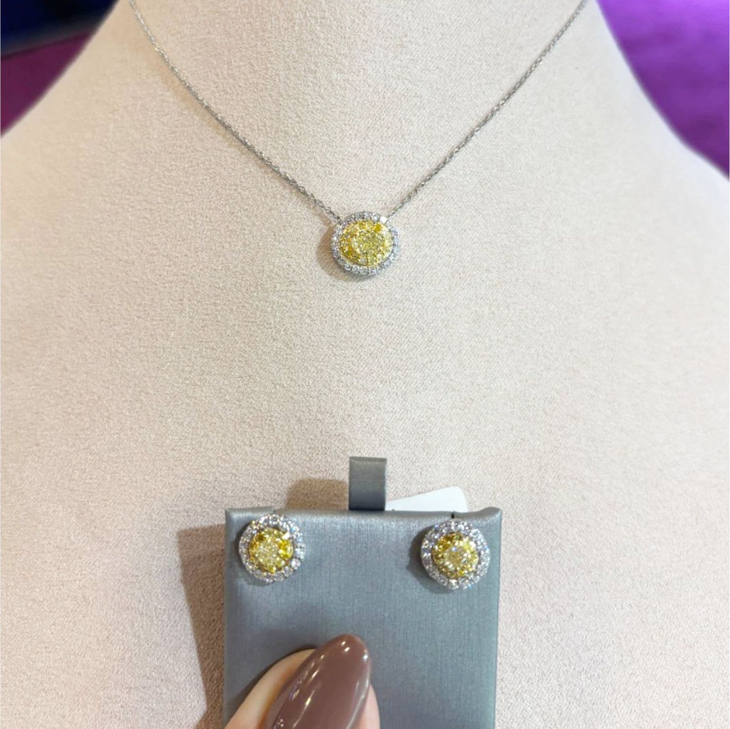 Set de Aretes y Dije Diamantes Amarillos