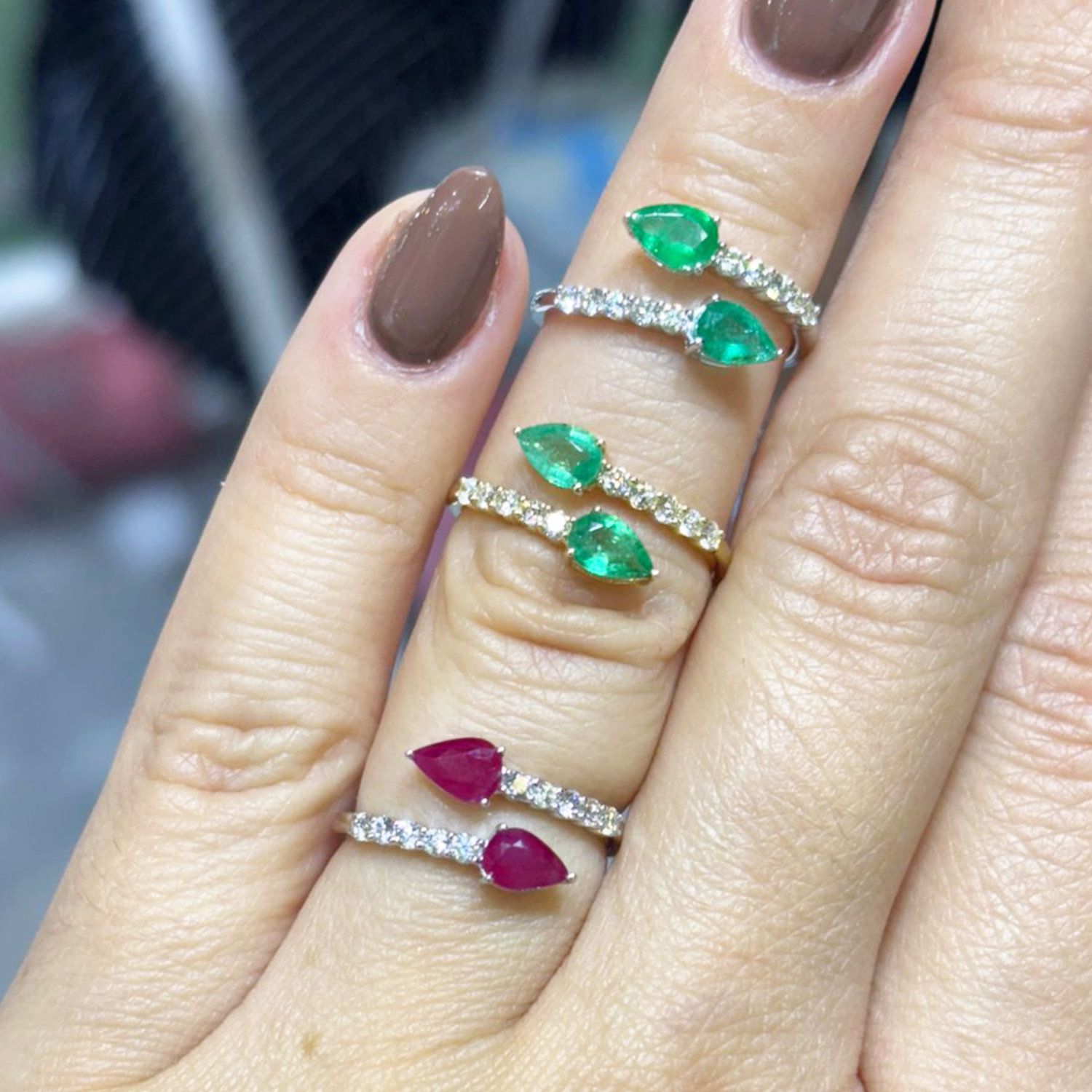 Anillo Esmeraldas o Rubíes y Diamantes