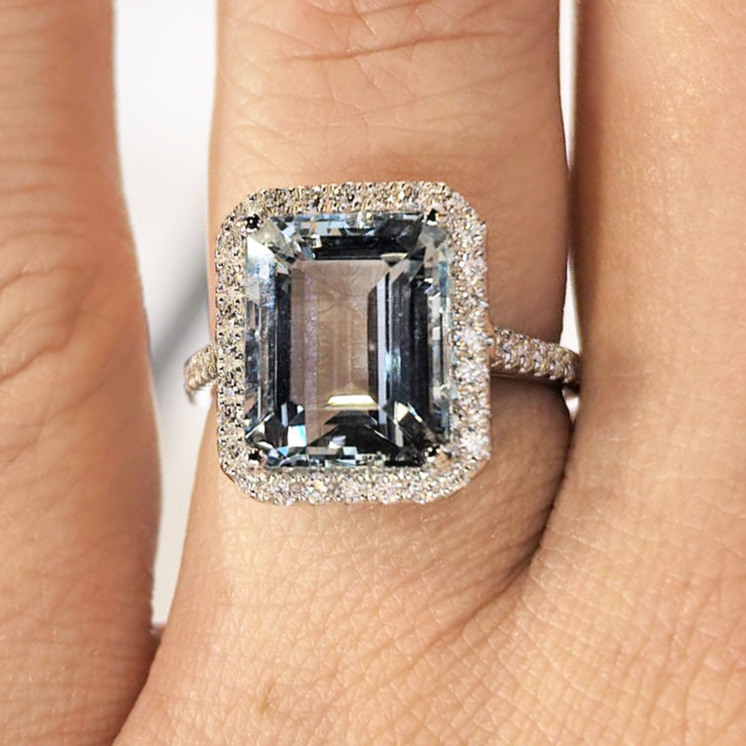 Anillo Aguamarina y Diamantes