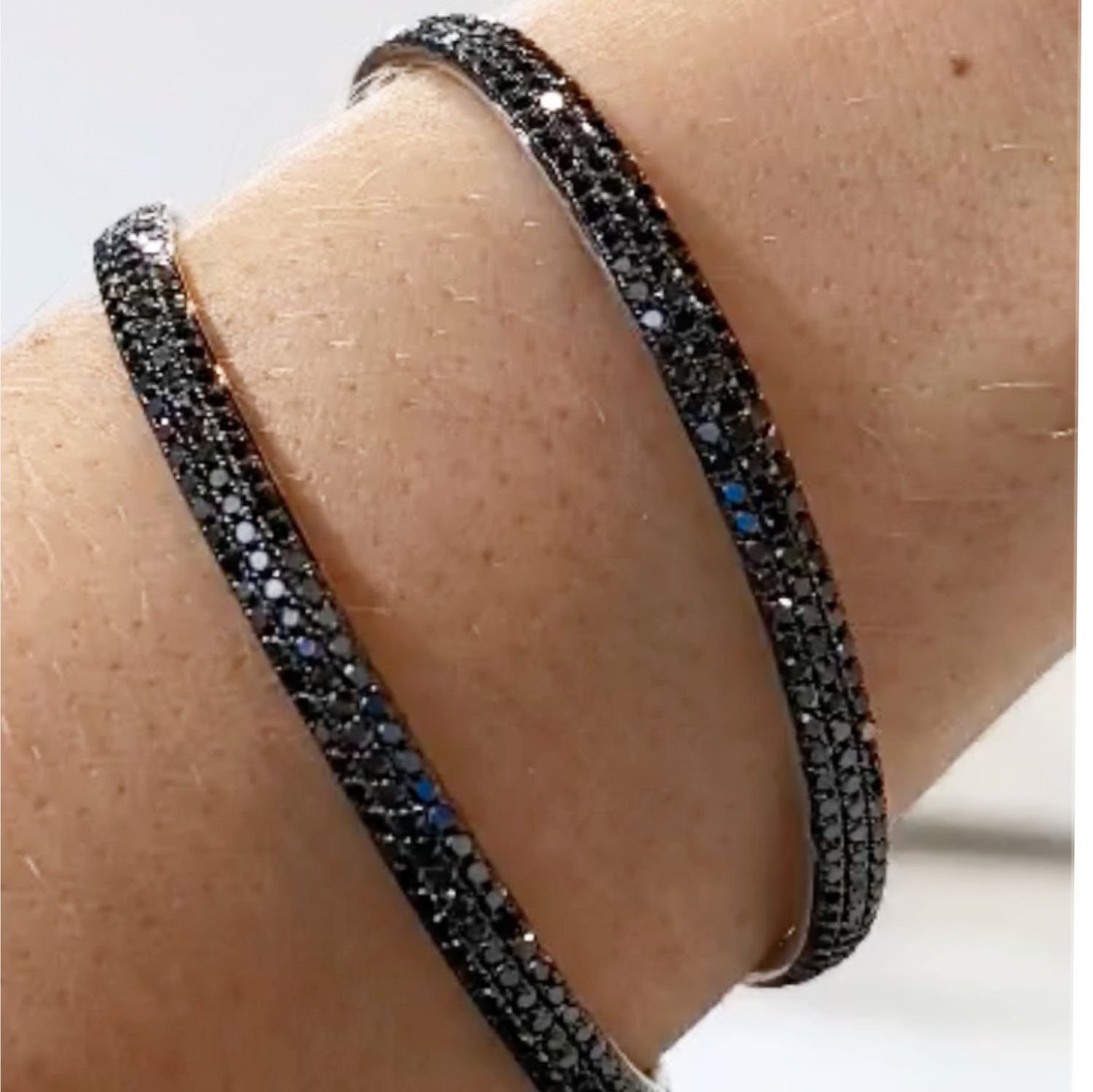 ​Aro Diamantes Negros