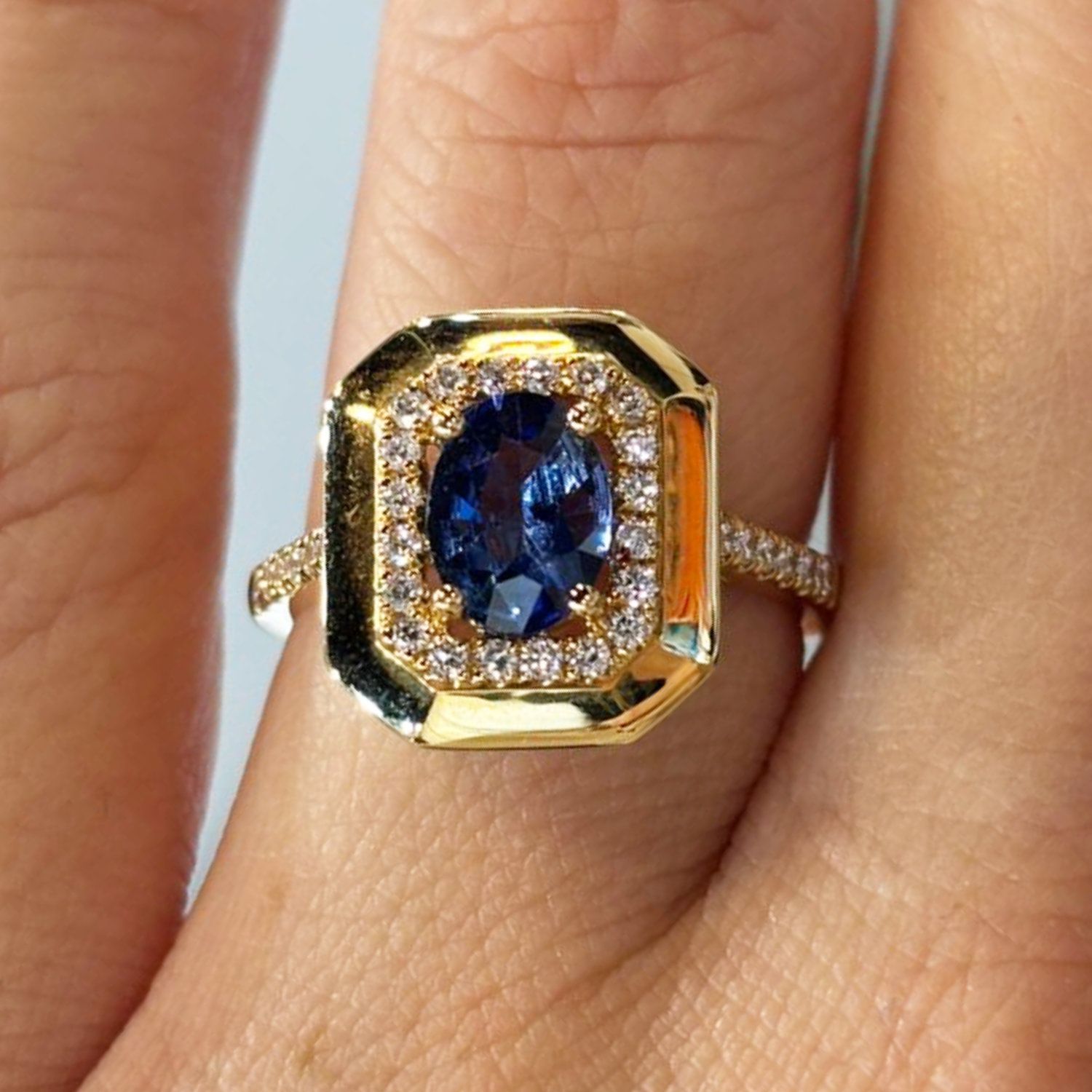 ​Anillo Zafiro y Diamantes