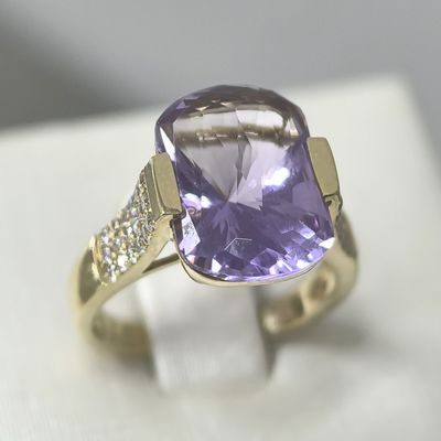 Anillo Amatista y Diamantes