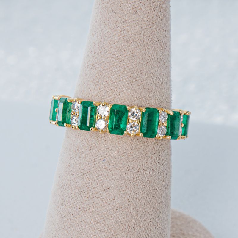 ​Anillo Esmeraldas y Diamantes