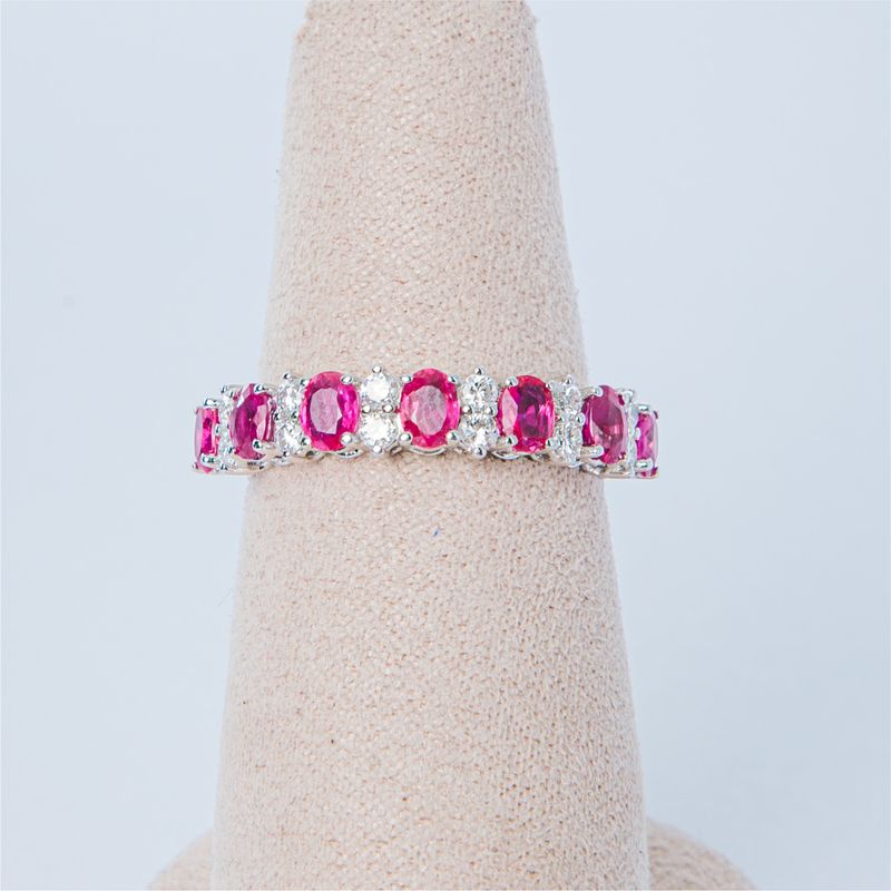 ​Anillo Rubíes y Diamantes