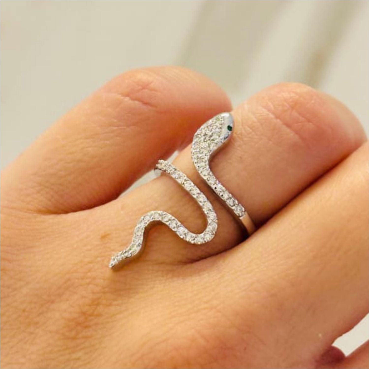 Anillo Serpiente Circonias Verdes y Diamantes