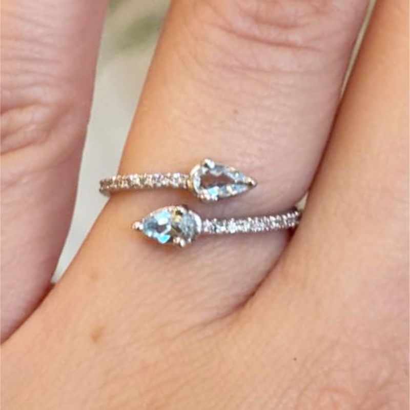 Anillo Topacios Azules y Diamantes