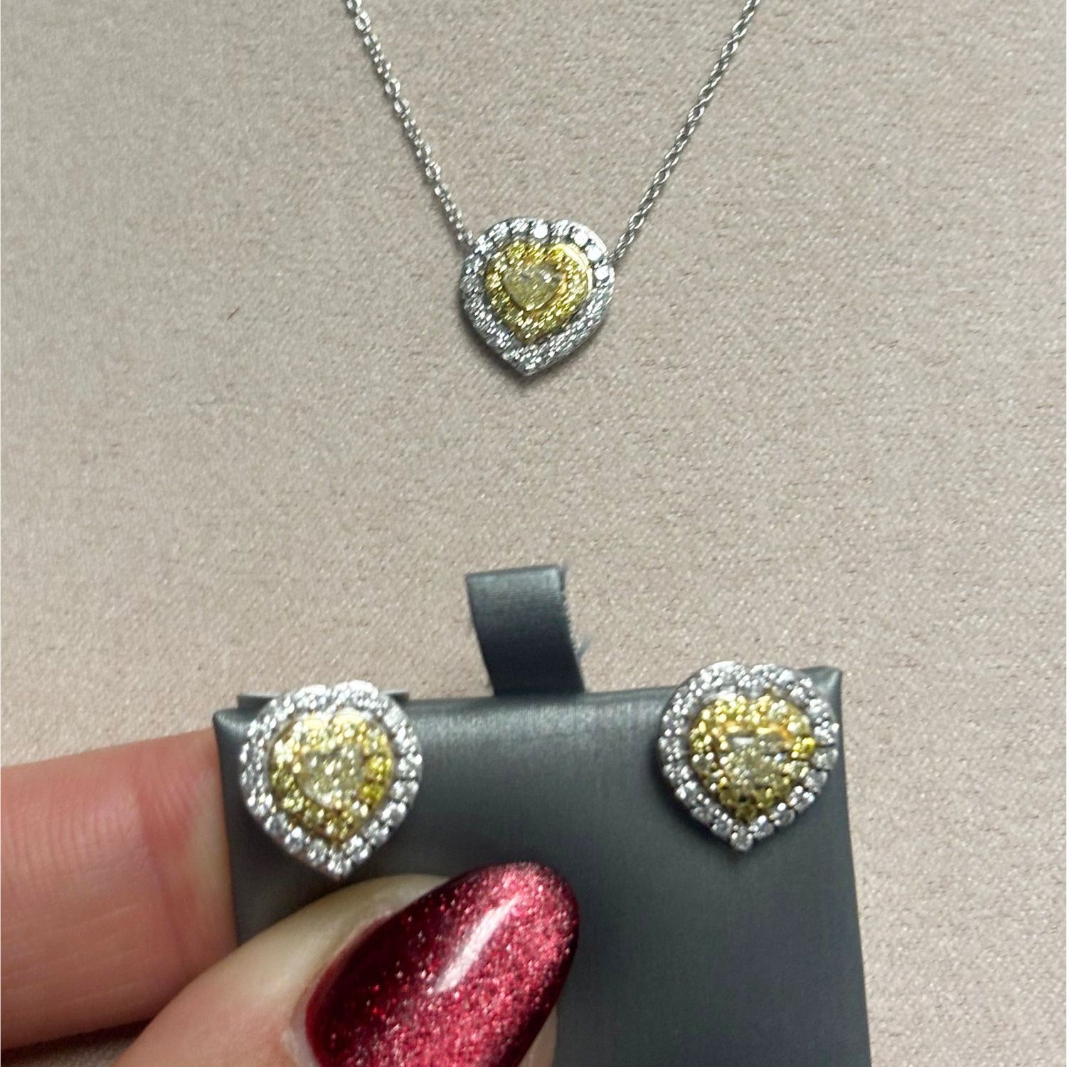 Juego de Aretes y Collar de Corazón