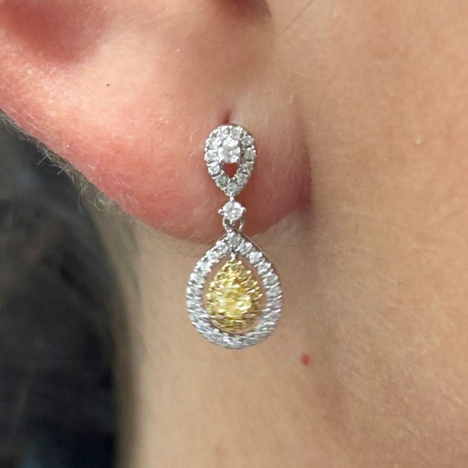 ​Aretes Diamantes Amarillos y Blancos