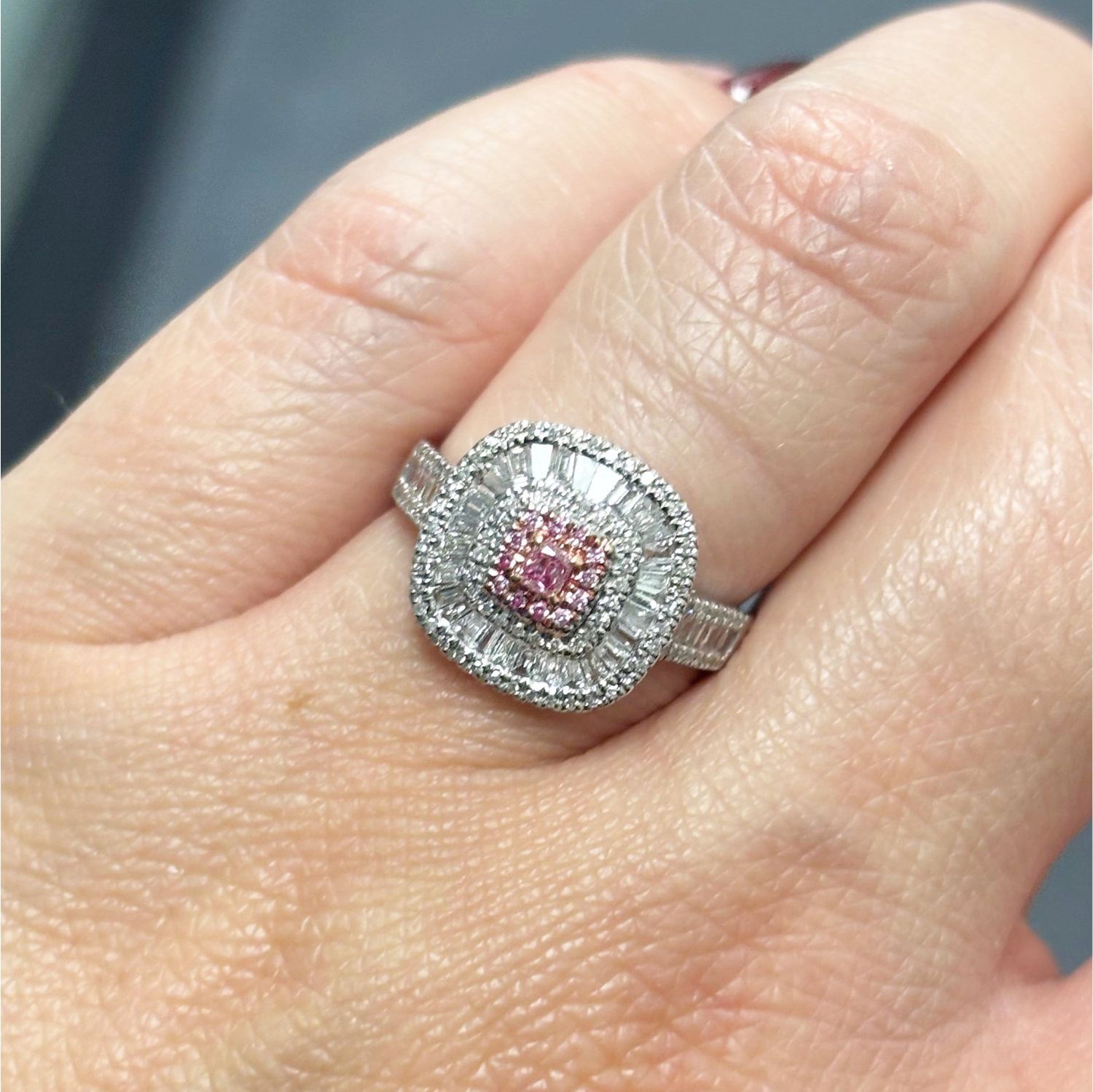 Anillo Diamantes Rosas y Blancos