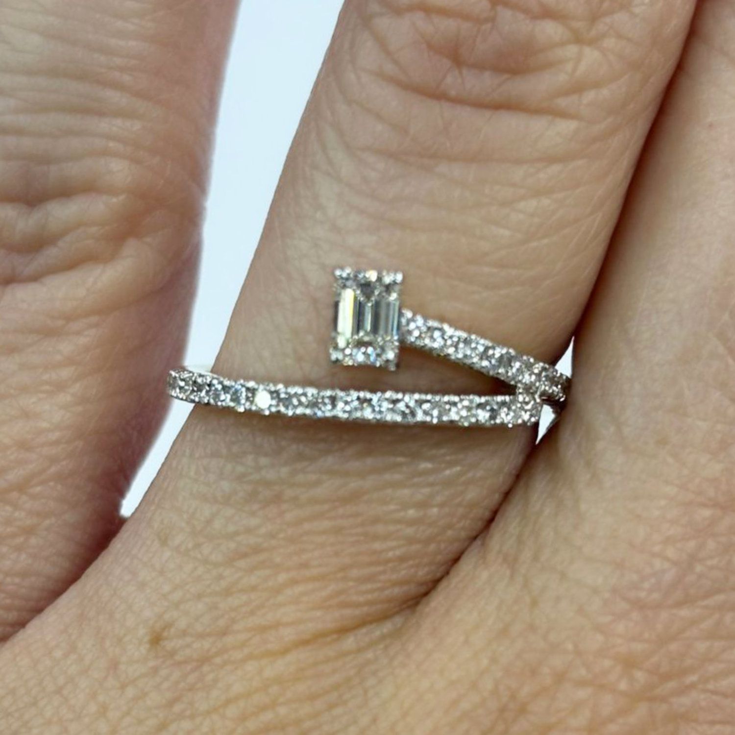 ​​​Anillo Diamantes