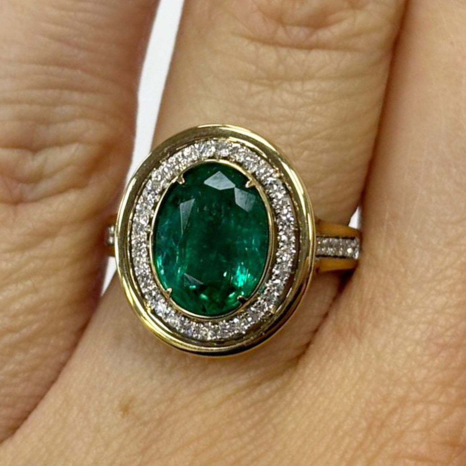 ​Anillo Esmeralda y Diamantes