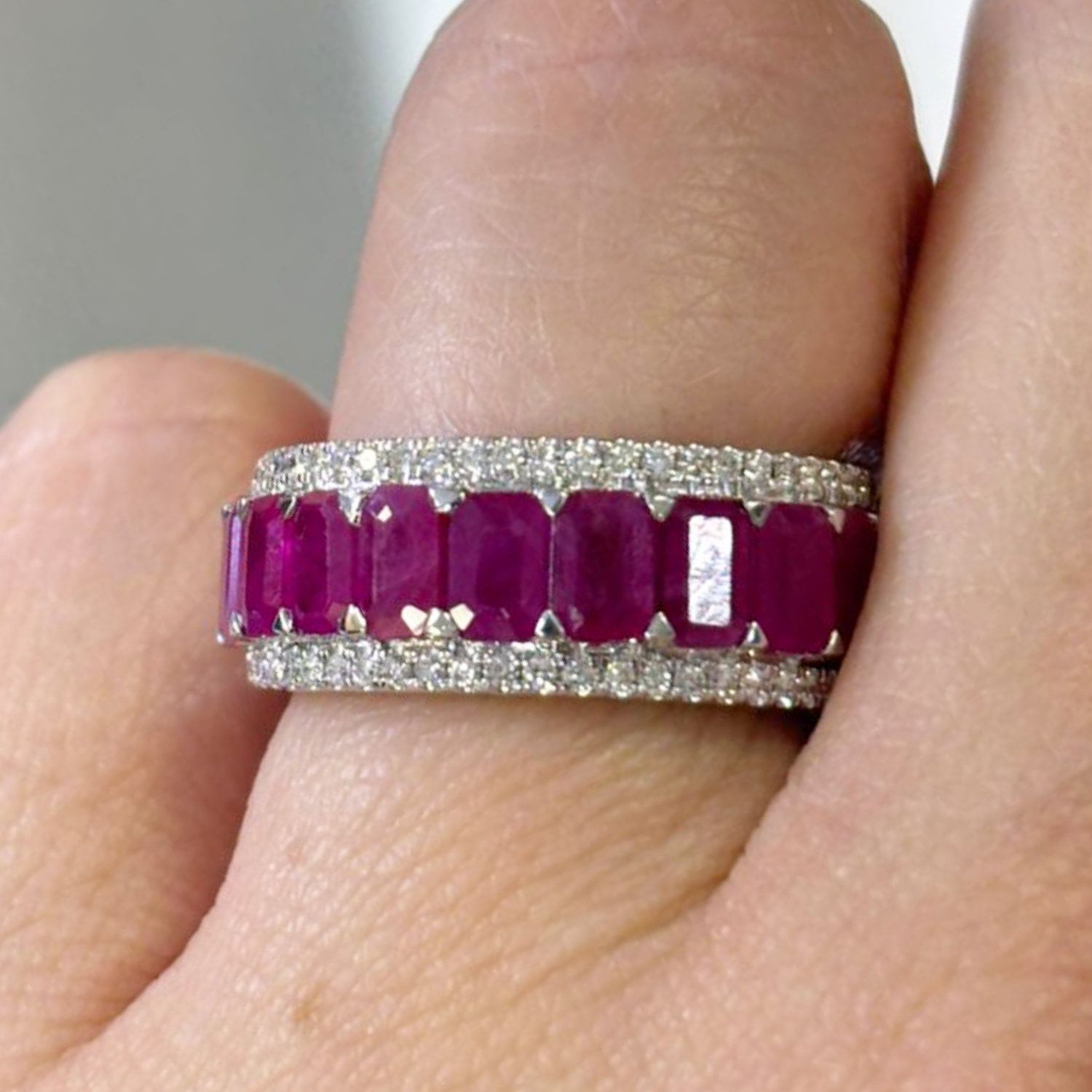 ​Anillo Rubíes y Diamantes