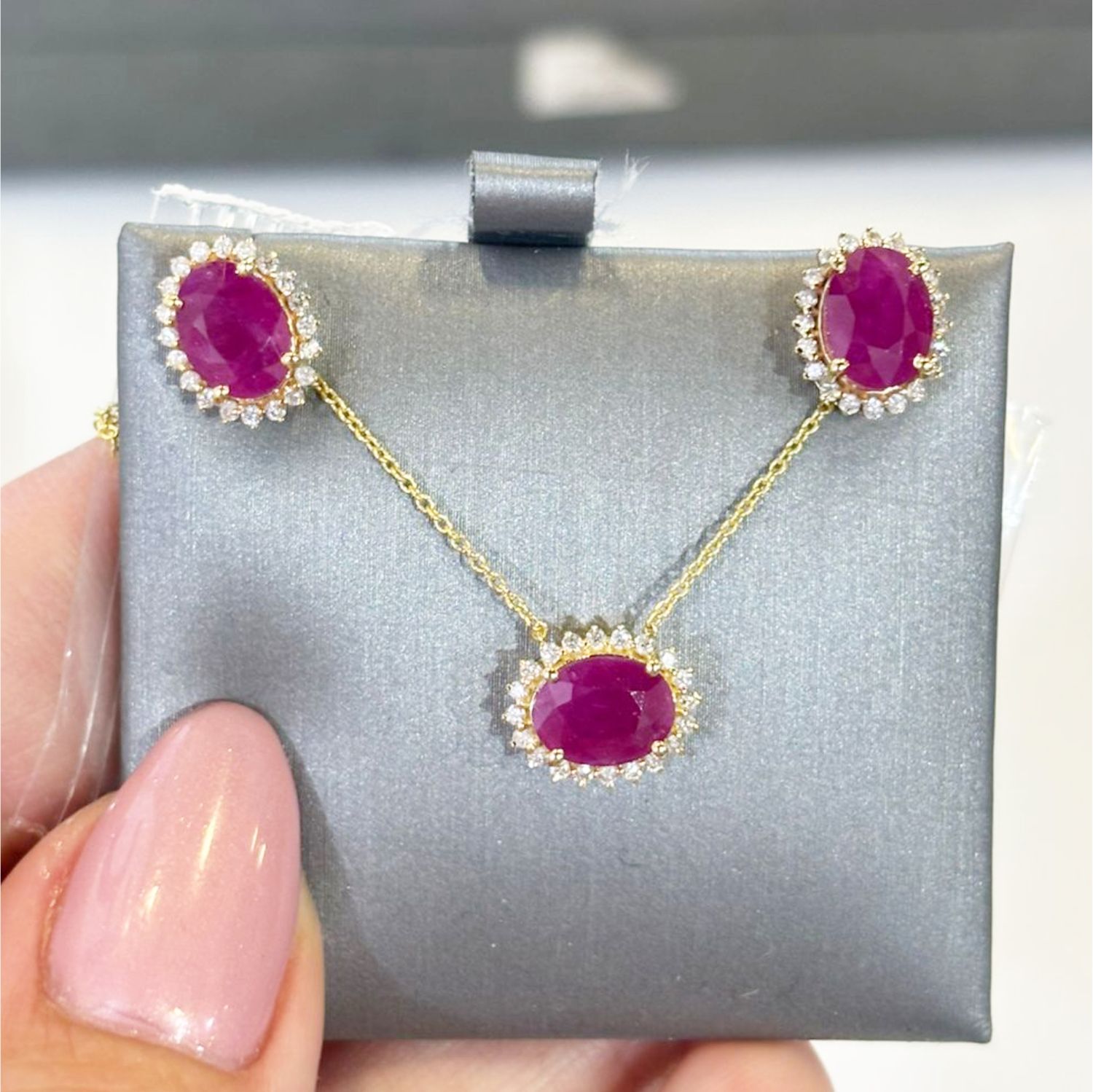 Set Collar y Aretes Rubíes y Diamantes