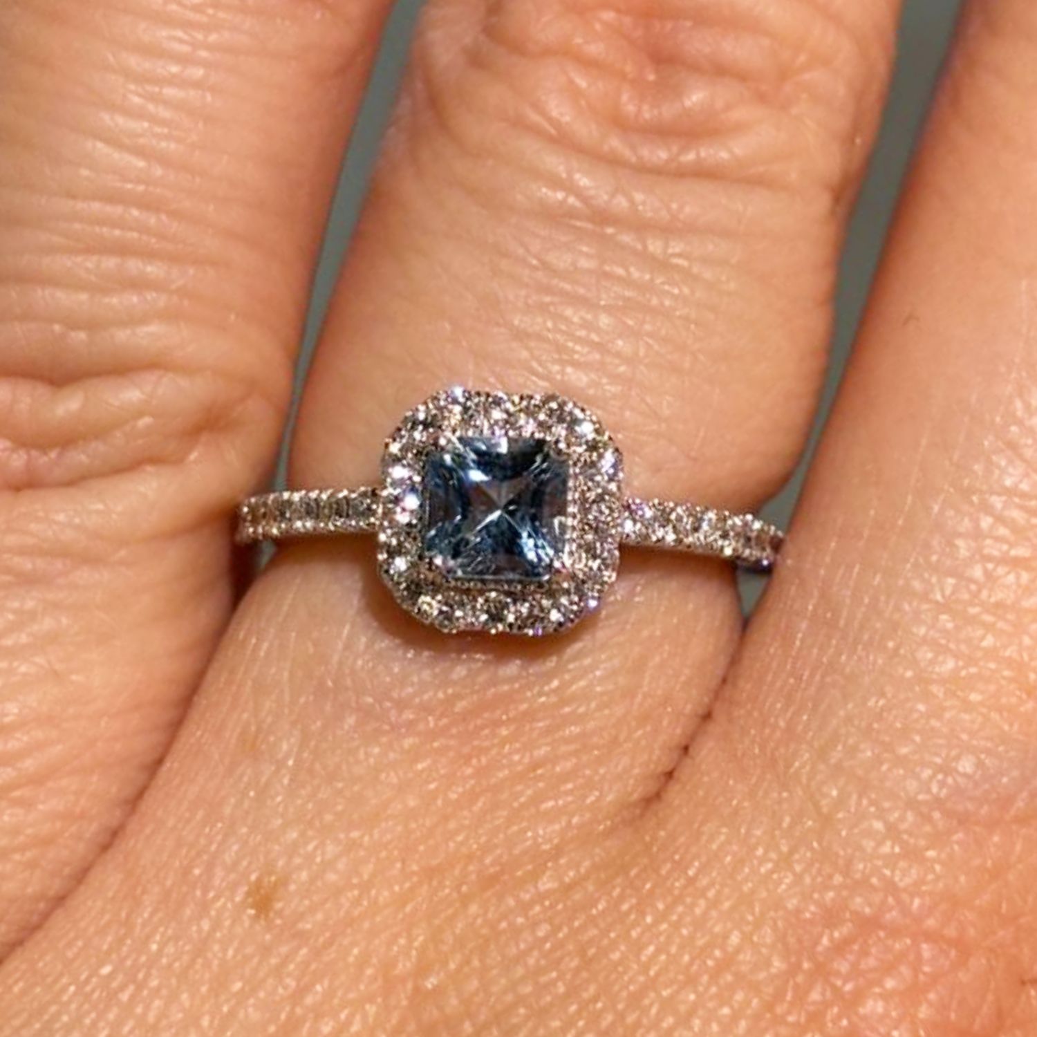 ​Anillo Aguamarina y Diamantes