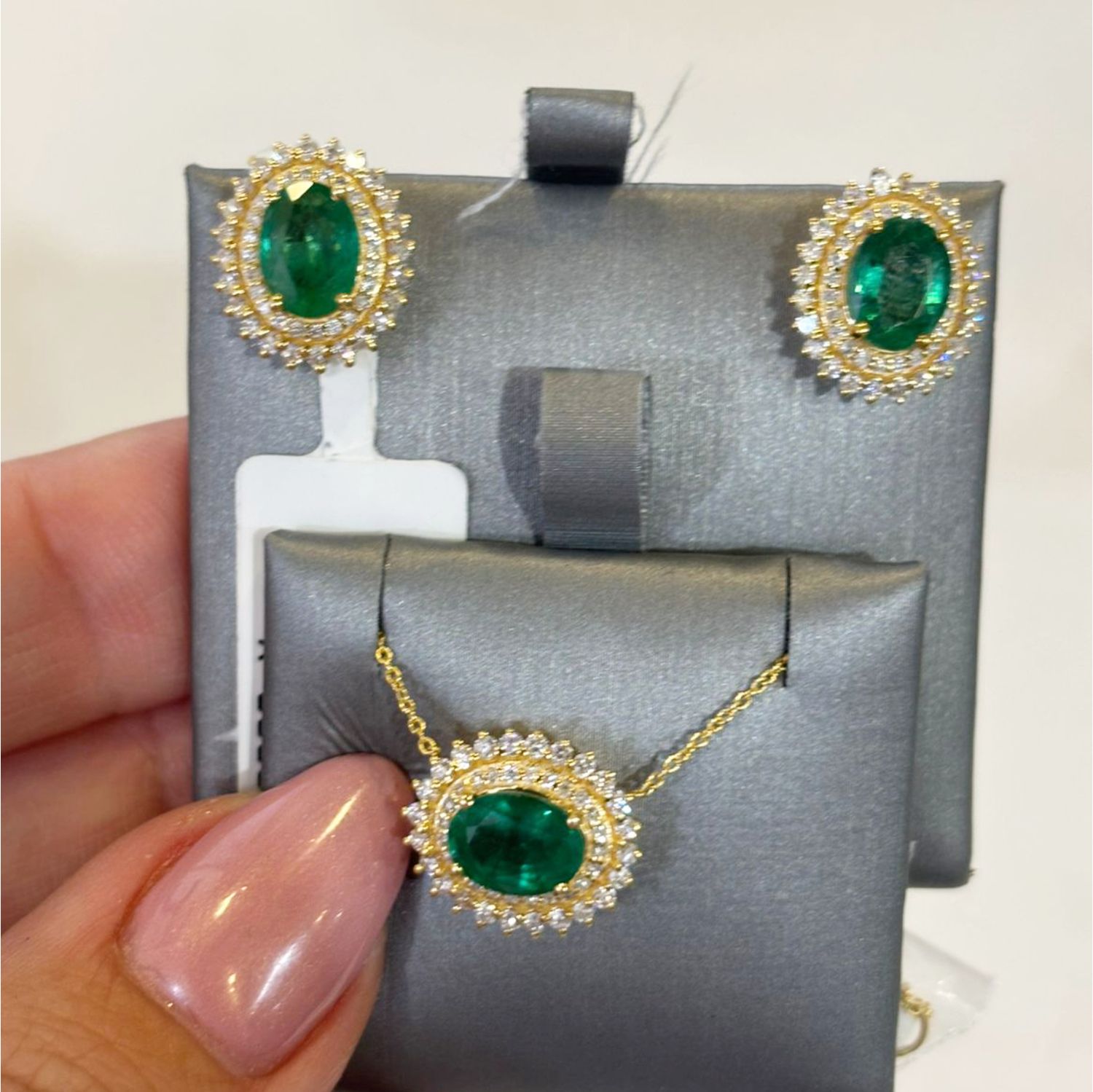 Set Collar y Aretes Esmeraldas y Diamantes