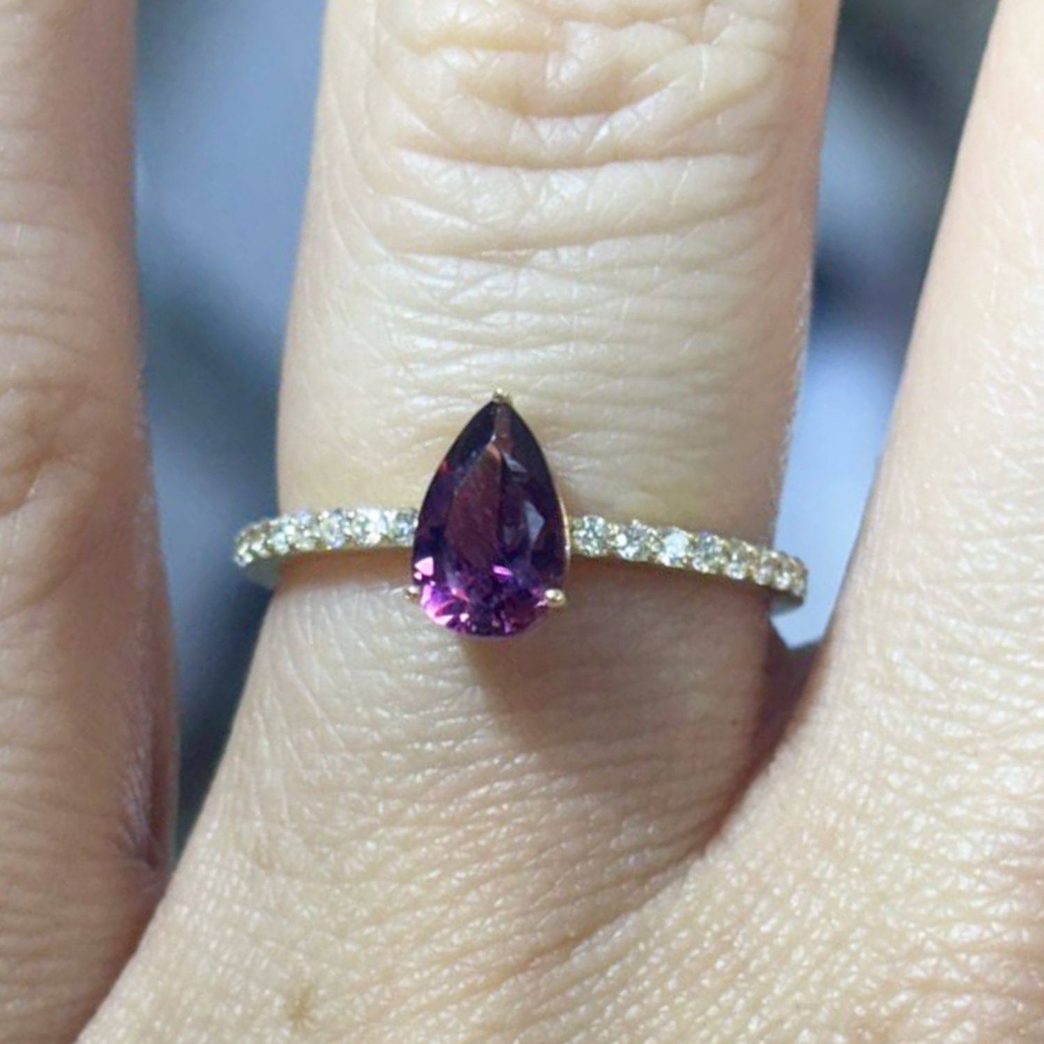 Anillo Turmalina Rosa Gota y Diamantes