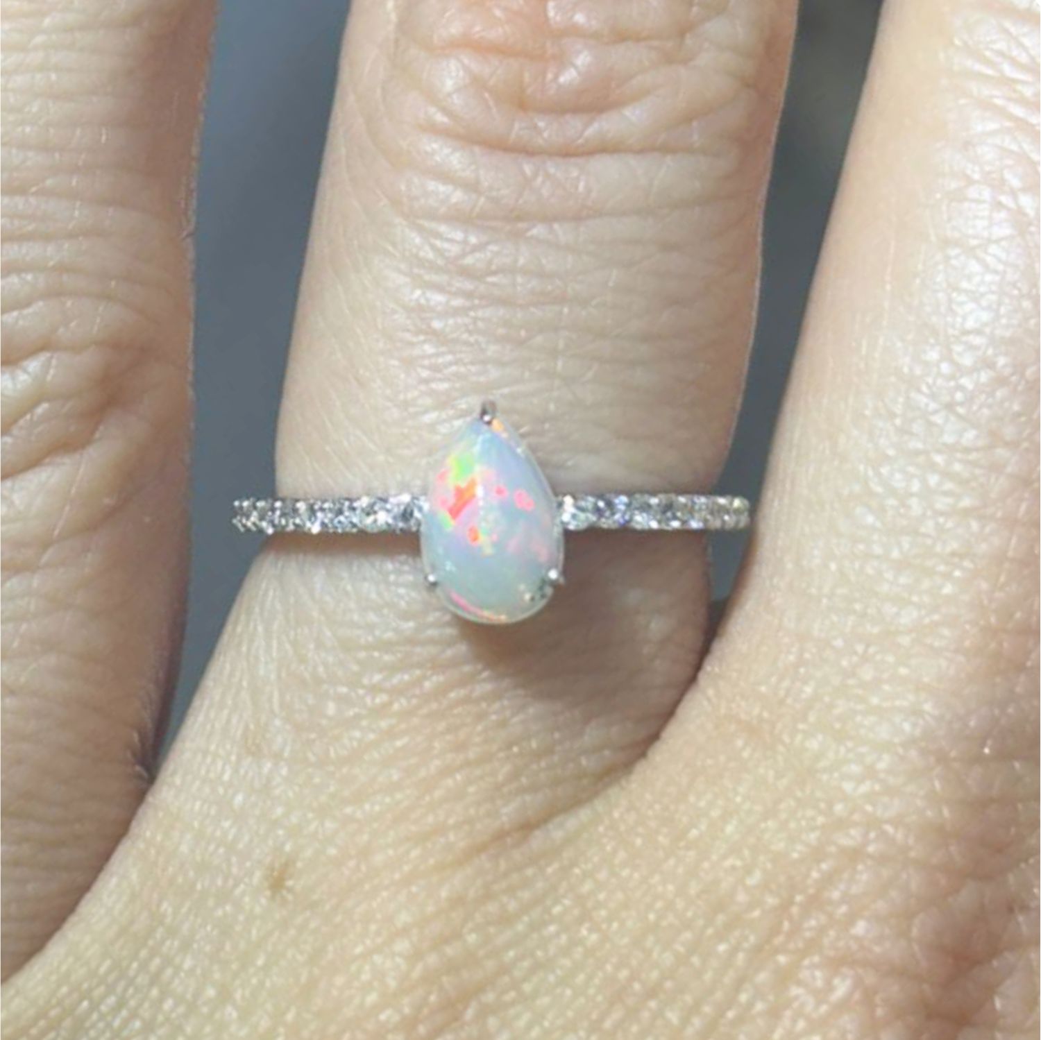 Anillo Opalo y Diamantes