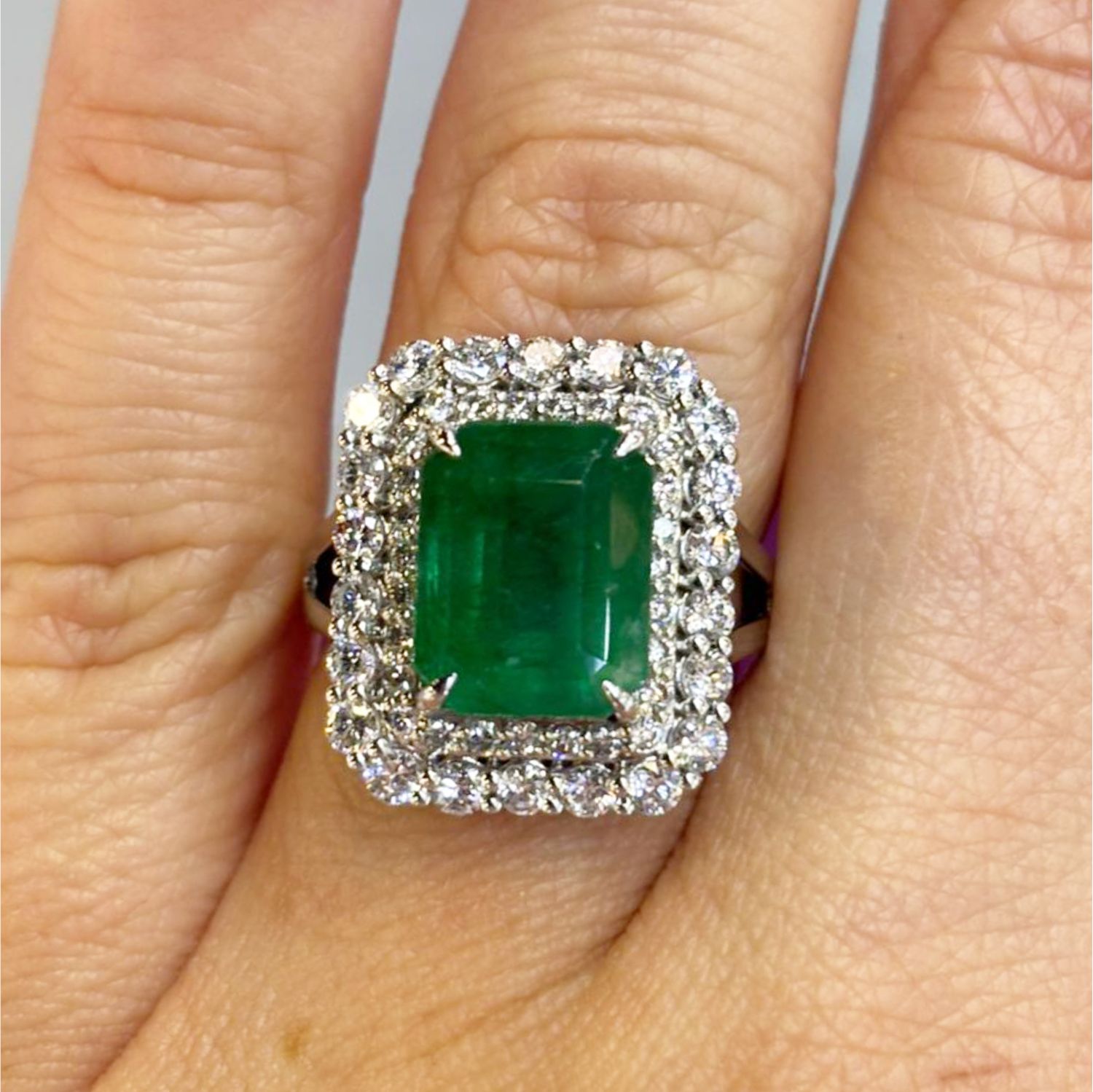 Anillo Esmeralda y Diamantes