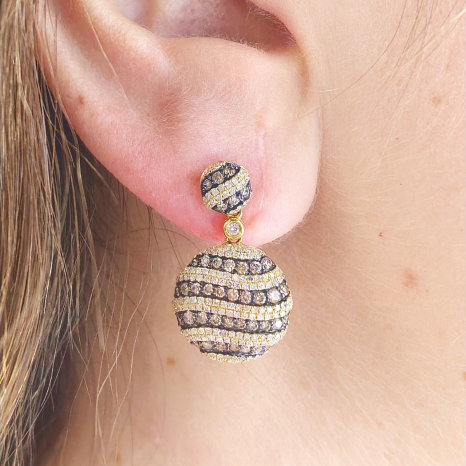 ​Aretes Diamantes Chocolates y Diamantes Blancos