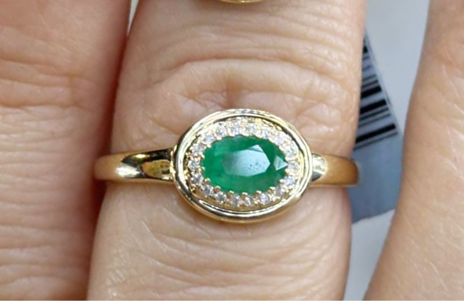 ​Anillo Esmeralda y Diamantes