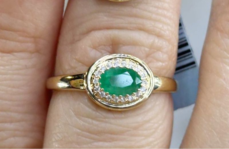 ​Anillo Esmeralda y Diamantes