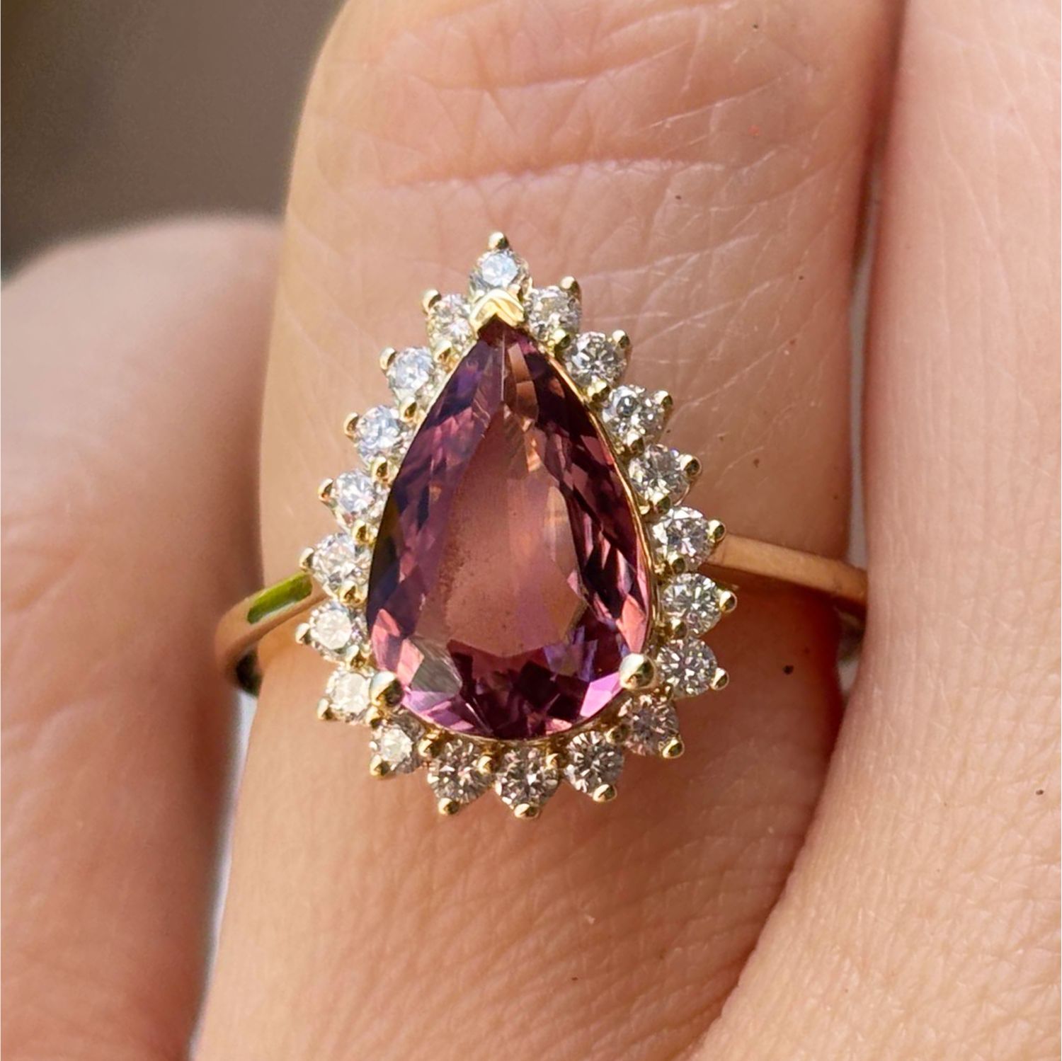 Anillo Turmalina Rosa y Diamantes