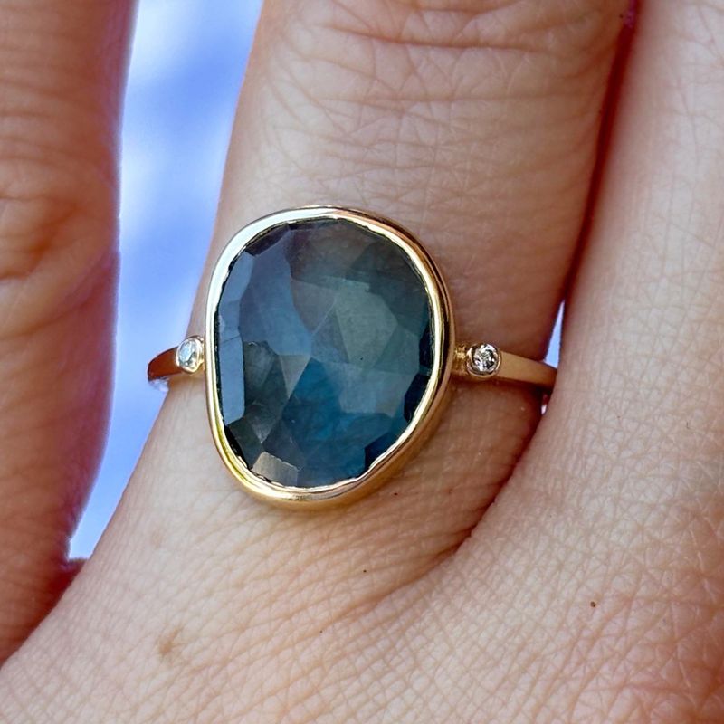 Anillo Topacio Azul y Diamantes