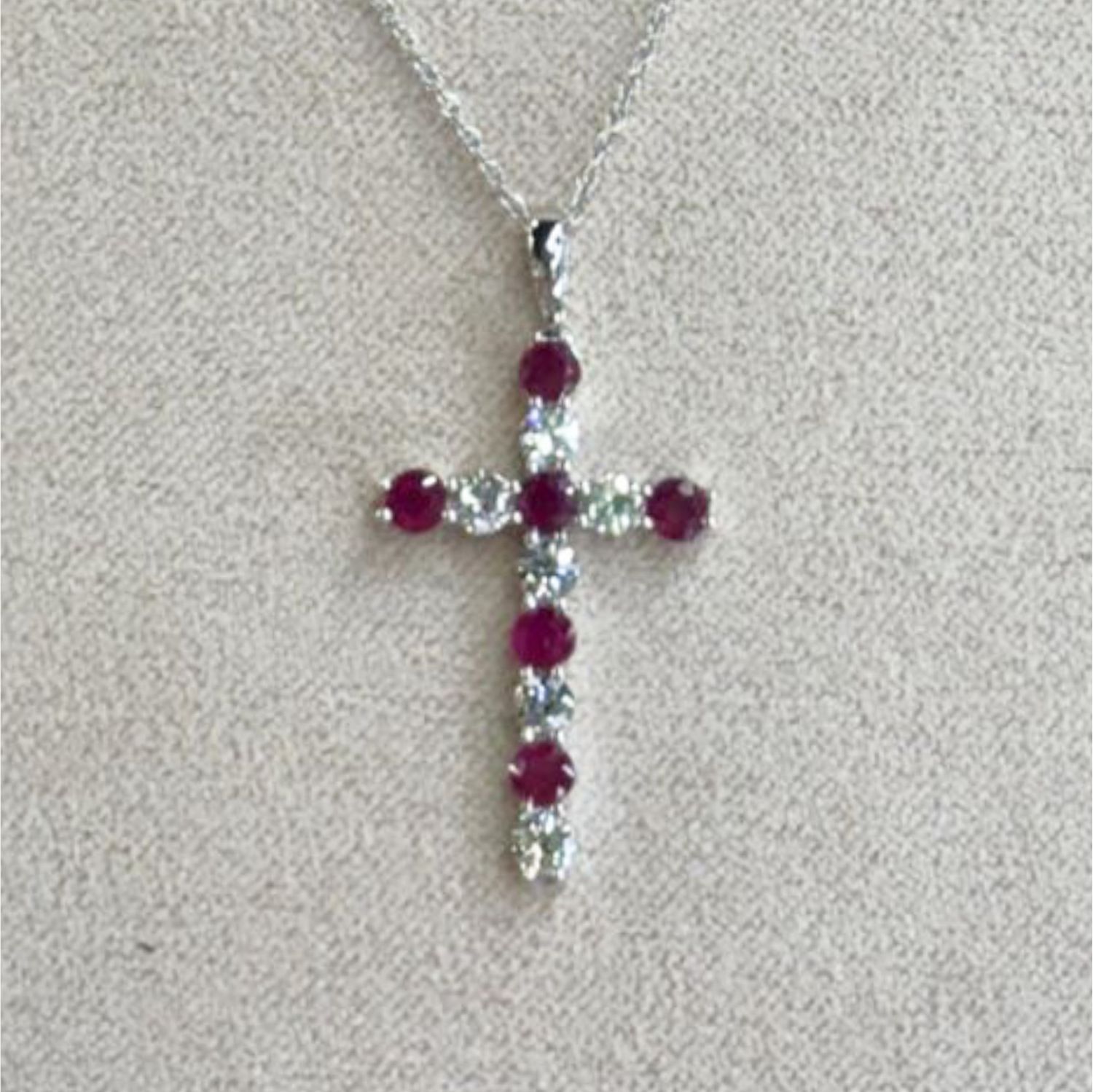 ​Collar Cruz Rubíes y Diamantes