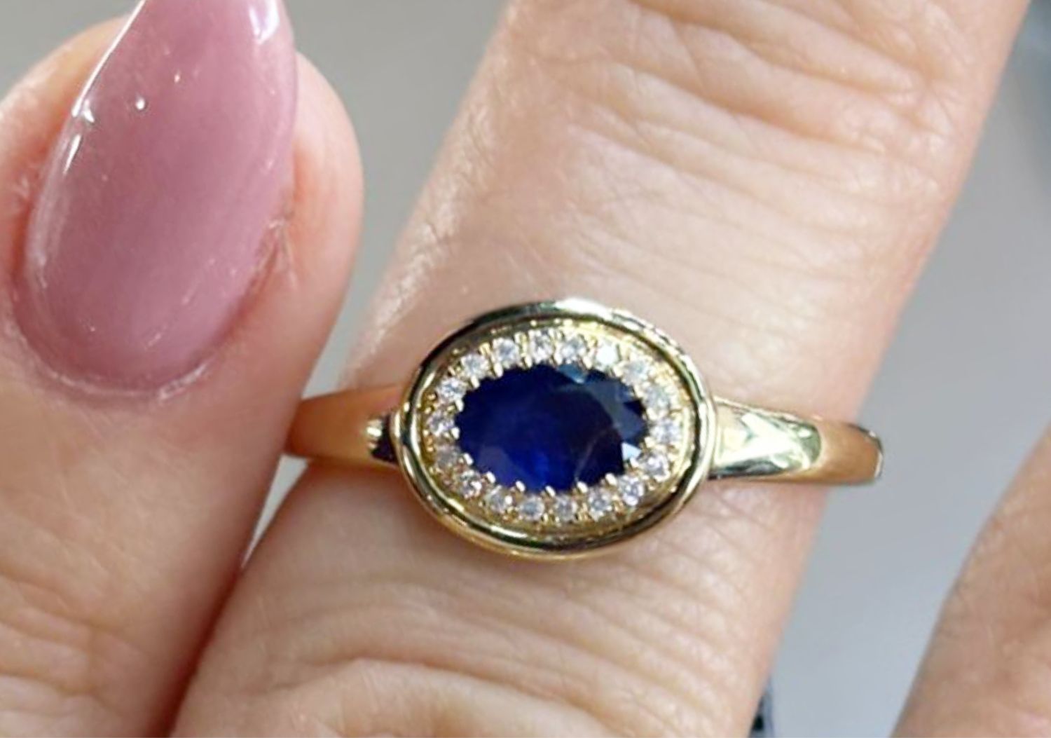 ​Anillo Zafiro y Diamantes