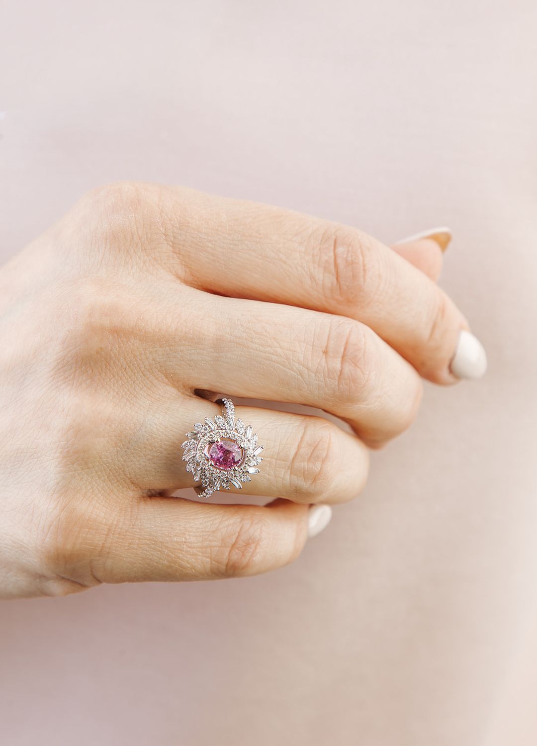 Anillo Zafiro Rosa y Diamantes