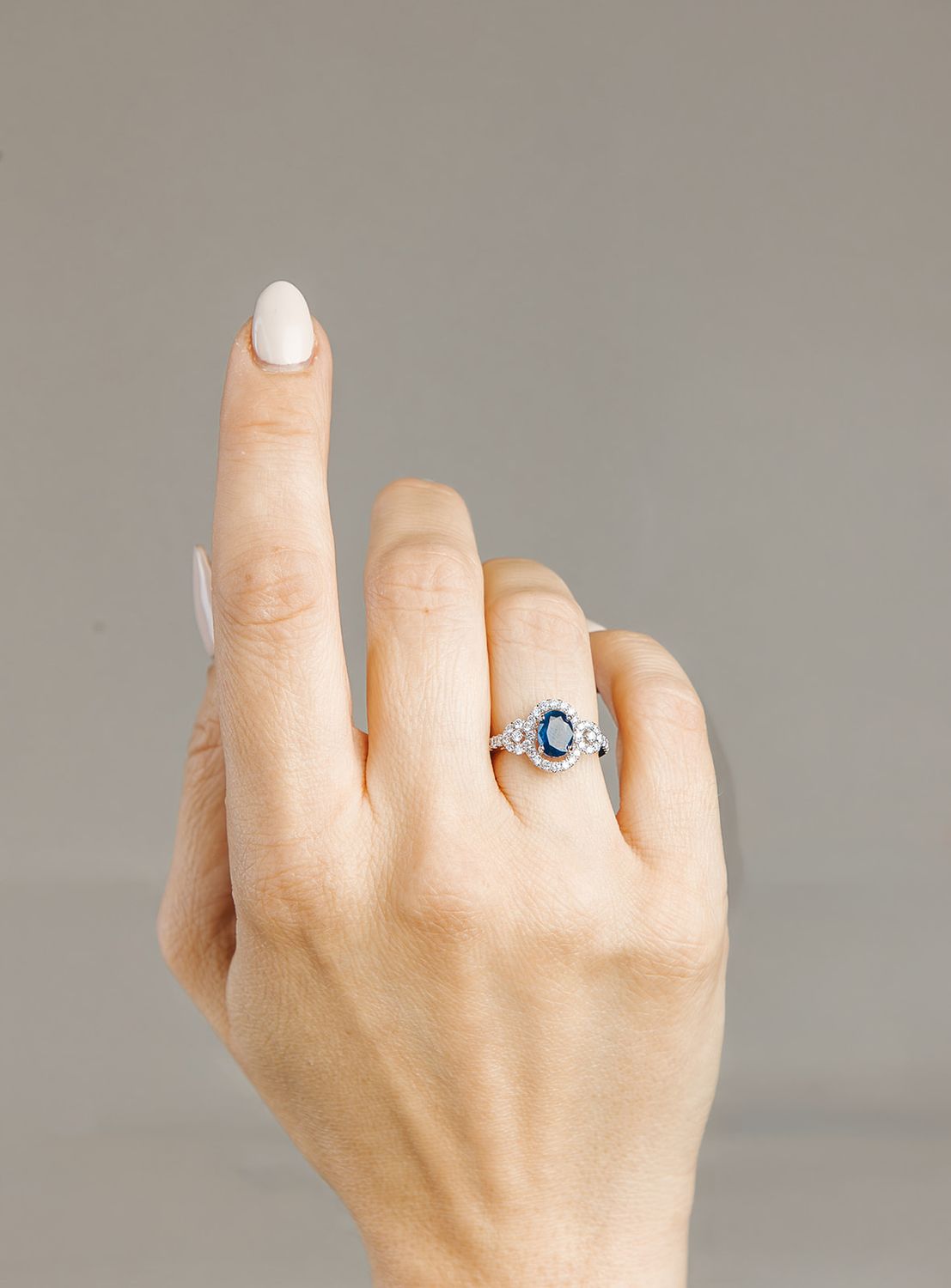 Anillo Zafiro y Diamantes