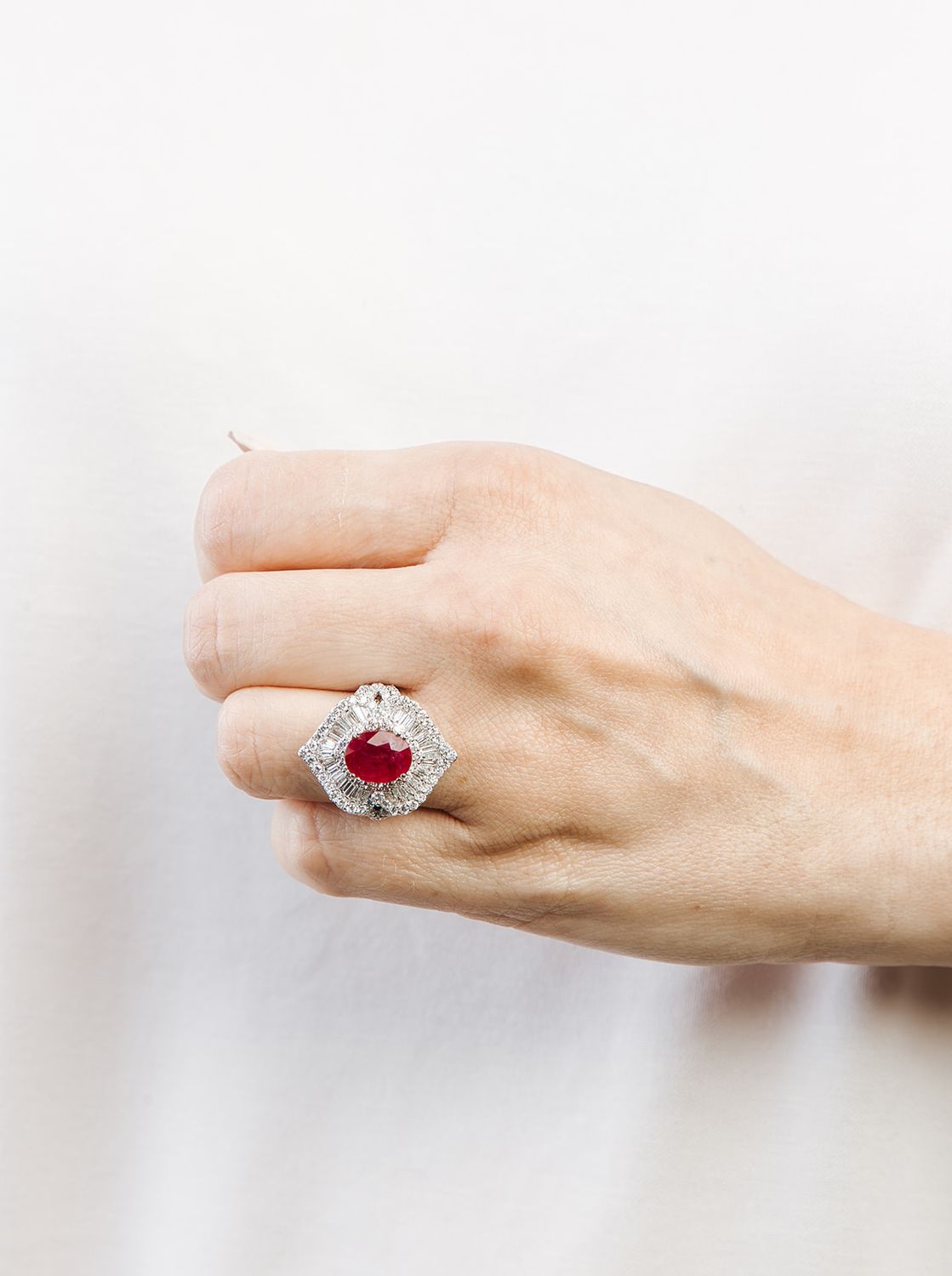 Anillo Rubí y Diamantes