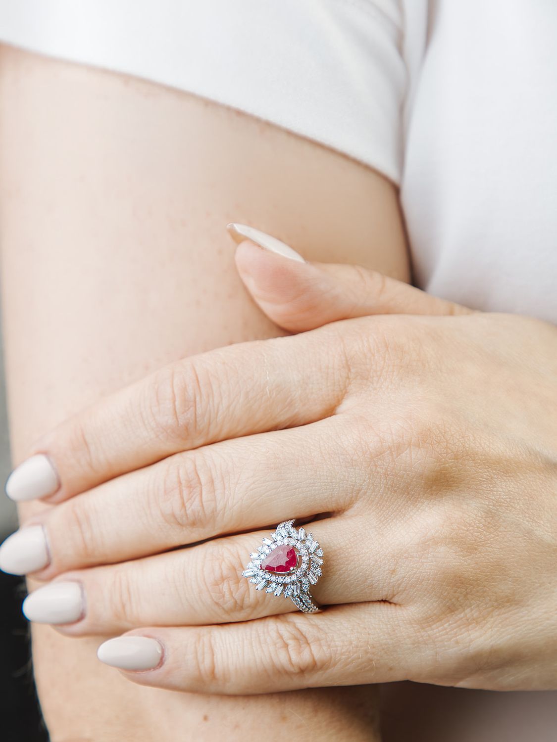 Anillo Rubí y Diamantes