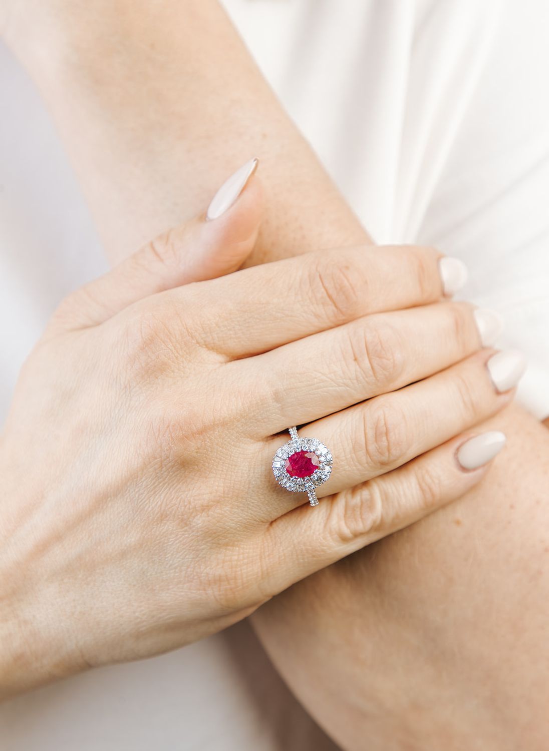 Anillo Rubí y Diamantes