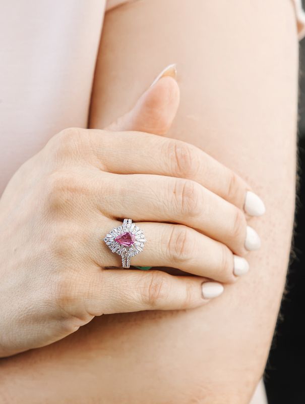 Anillo Zafiro Rosa y Diamantes