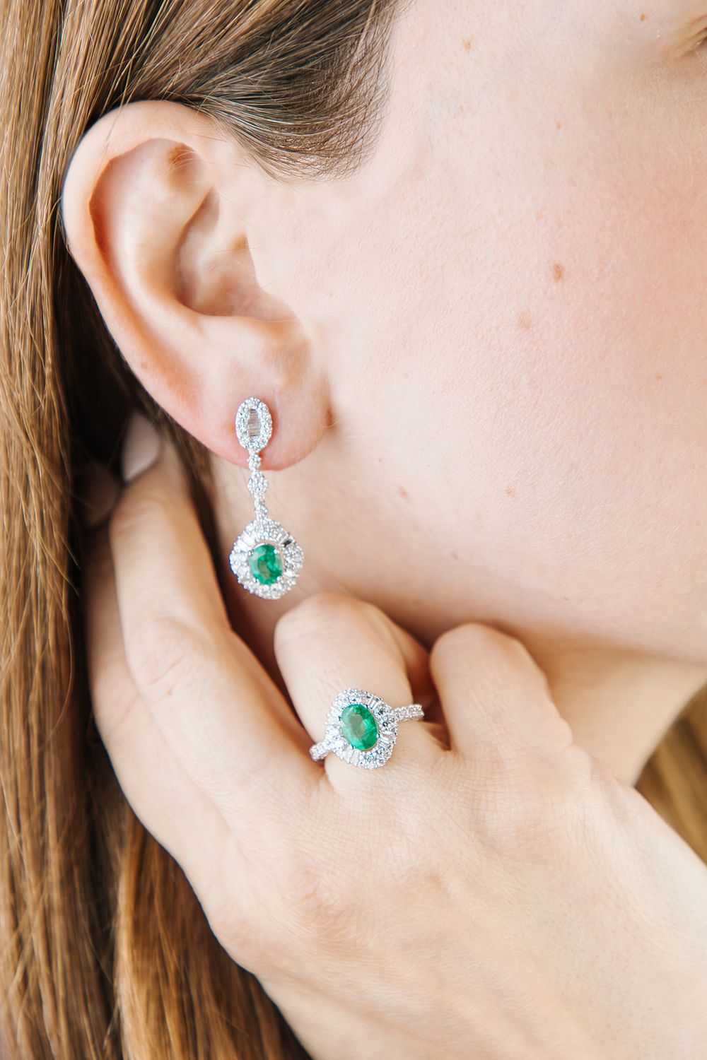 Aretes Largos Esmeraldas y Diamantes