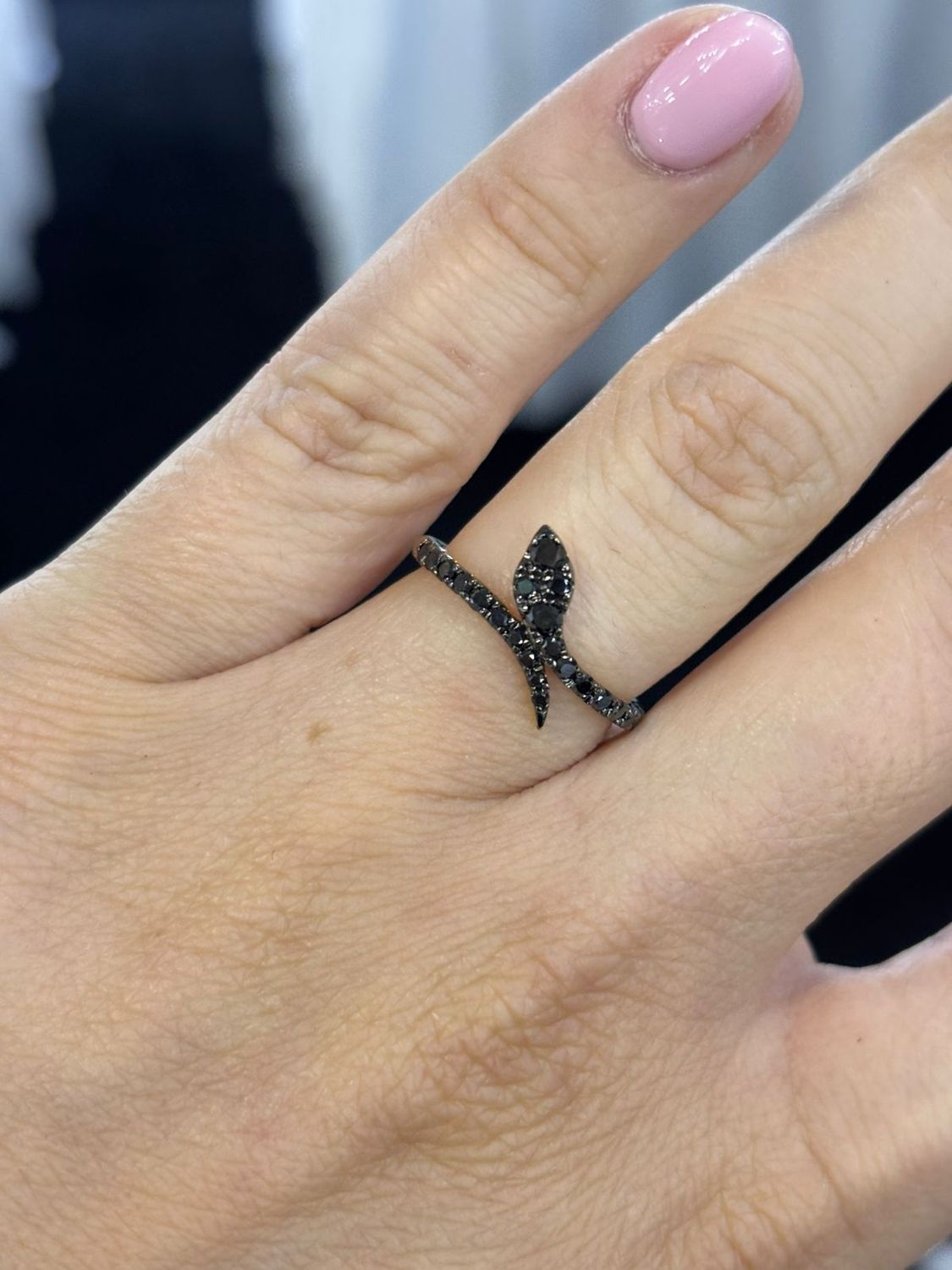 Anillo Serpiente Diamantes Negros
