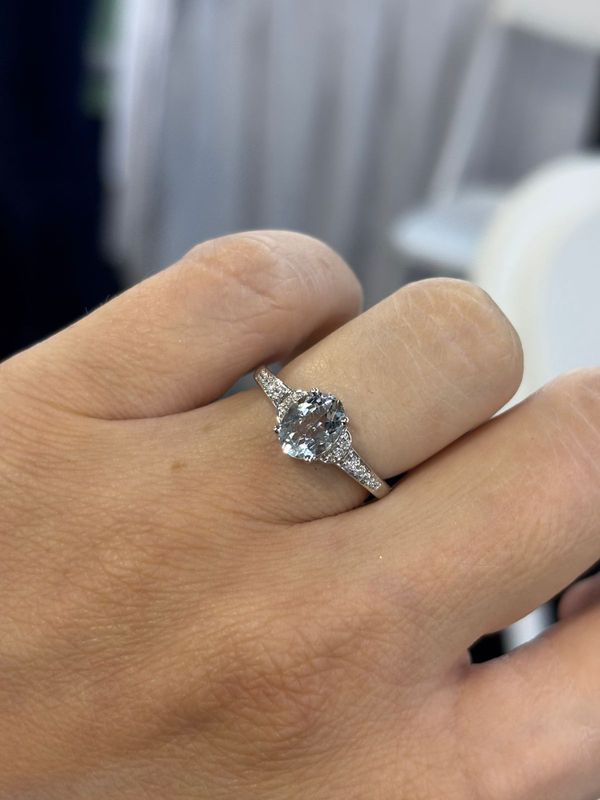 ​Anillo Aguamarina y Diamantes
