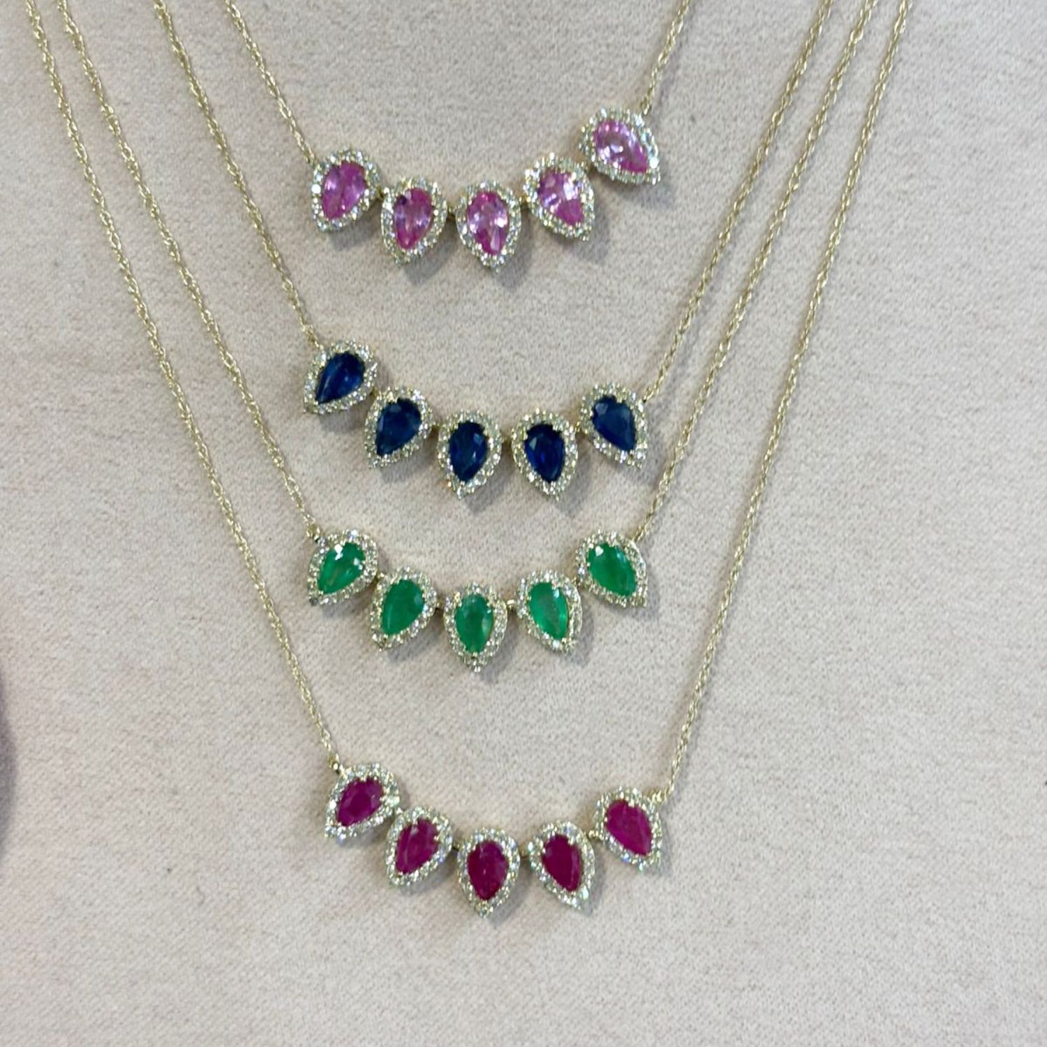 ​Collar Rubíes, Esmeraldas o Zafiros y Diamantes