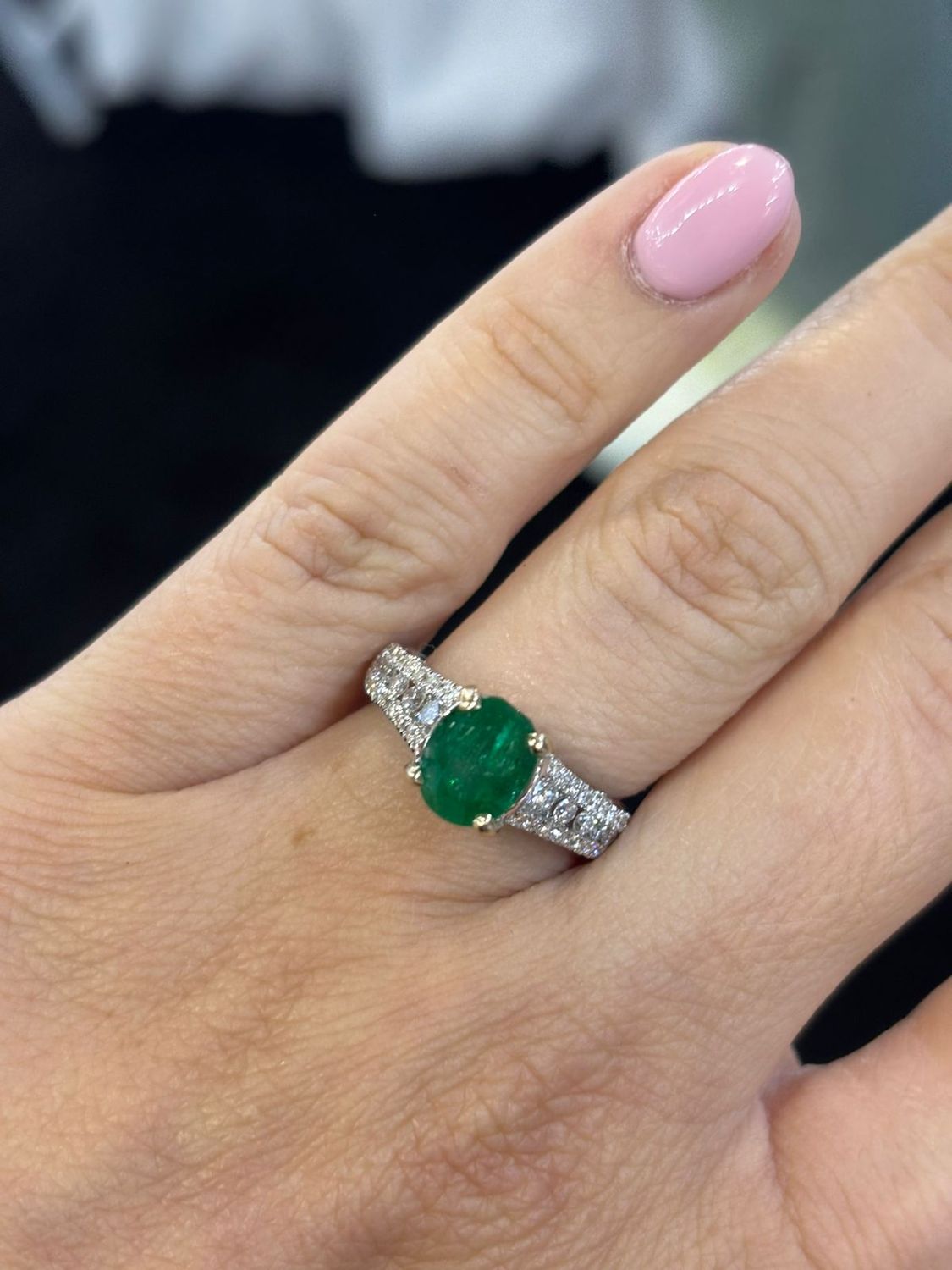 ​Anillo Esmeralda y Diamantes