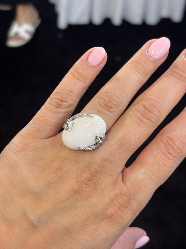 Anillo Agata Blanca y Diamantes