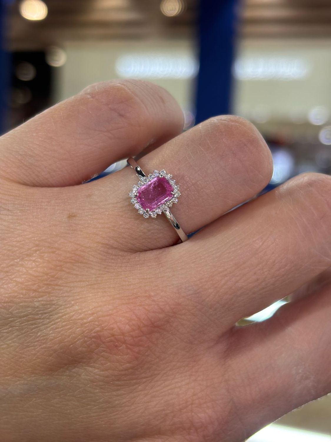 Anillo Zafiro Rosa y Diamantes