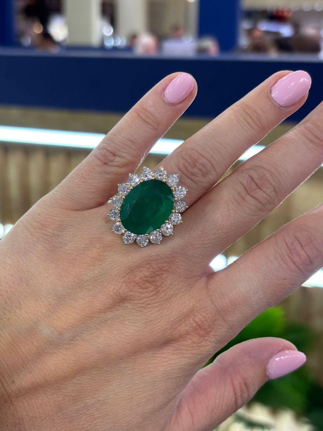 Anillo Esmeralda y Diamantes