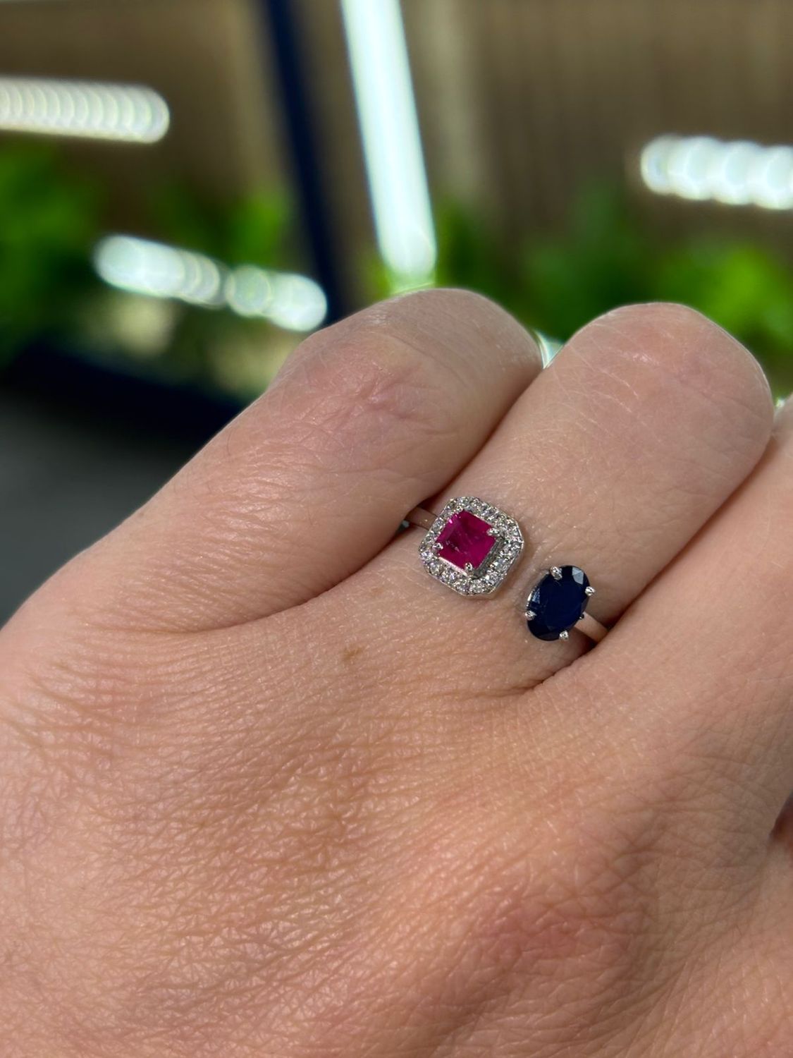 ​Anillo Rubí, Zafiro y Diamantes