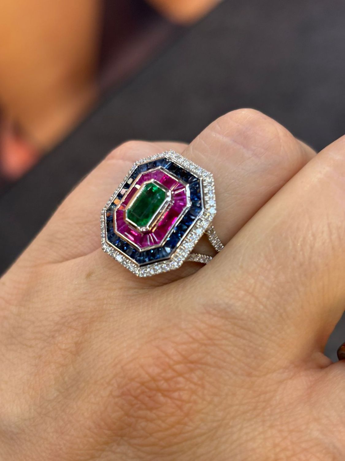 ​Anillo Zafiros, Esmeraldas, Rubíes y Diamantes