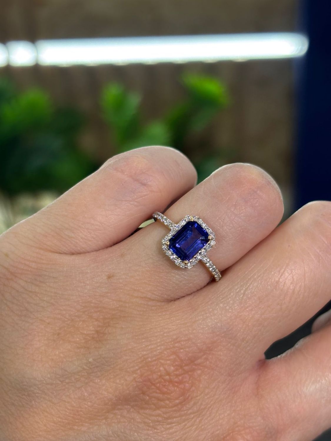 ​Anillo Tanzanita y Diamantes