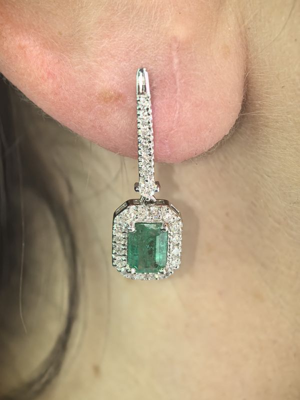​Aretes Esmeraldas y Diamantes