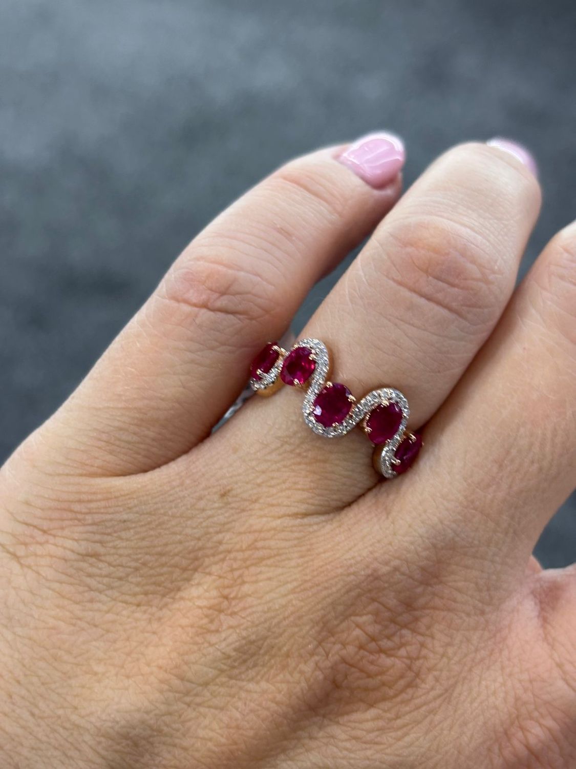 ​Anillo Rubíes y Diamantes