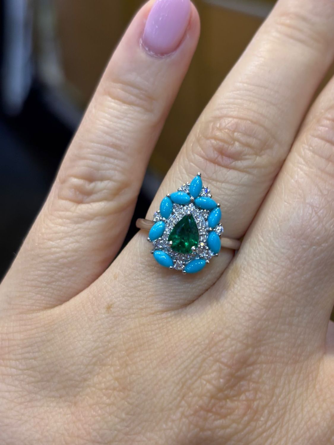 ​Anillo Esmeralda, Turquesas y Diamantes