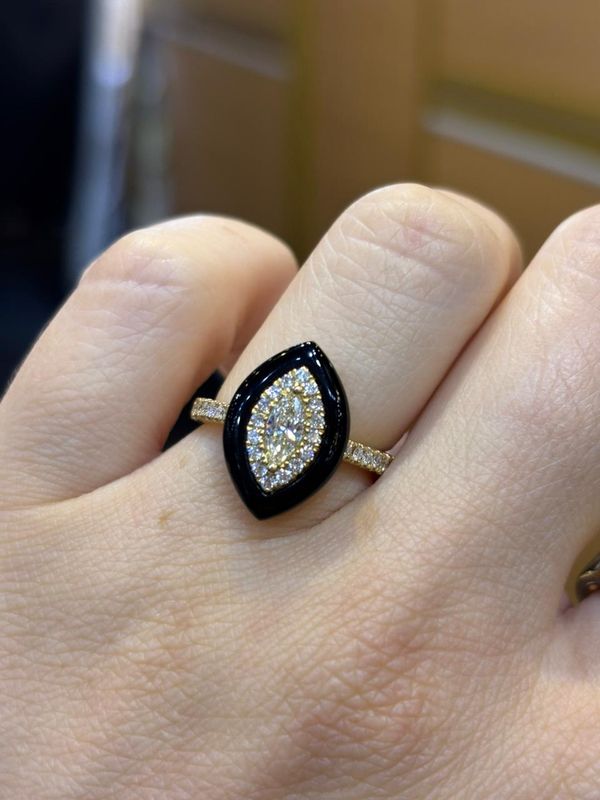 ​Anillo Onix y Diamantes